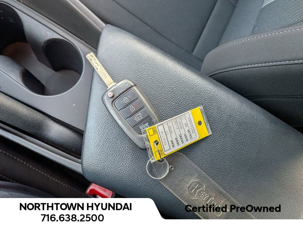 Certified 2023 Hyundai Elantra SE image 18