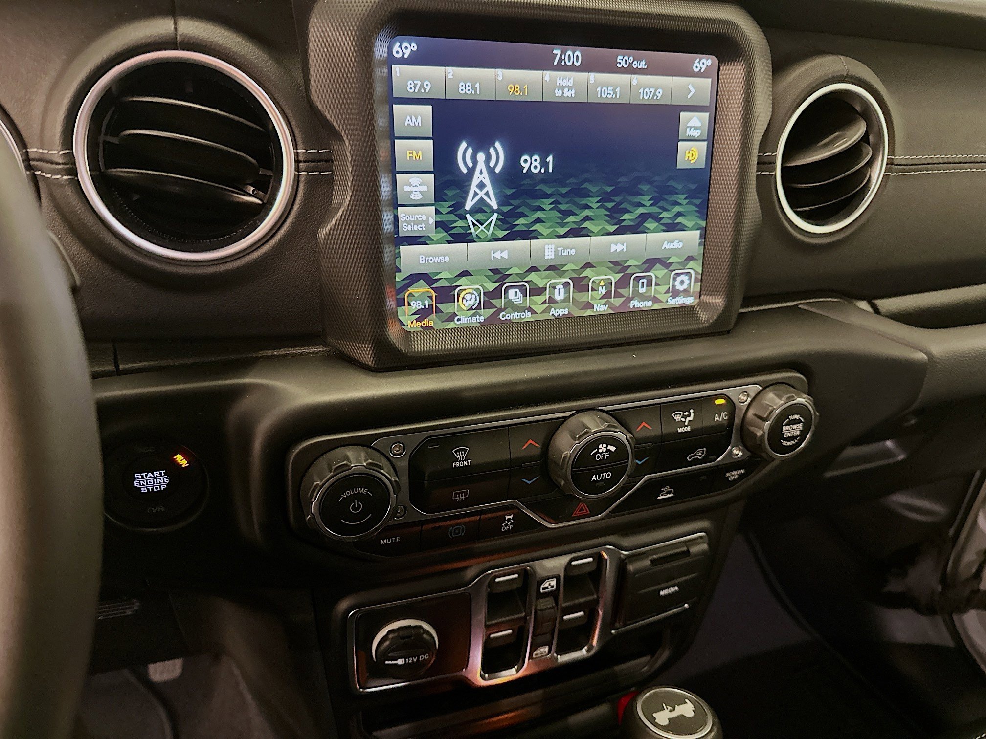 Used 2023 Jeep Wrangler Sahara image 26