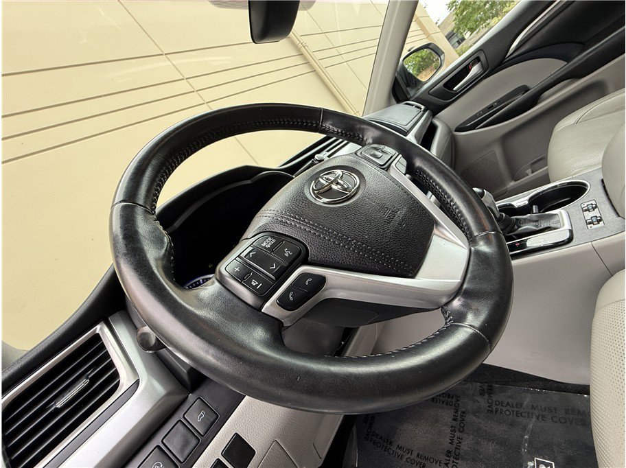 Used 2018 Toyota Highlander Limited AWD/4WD image 23