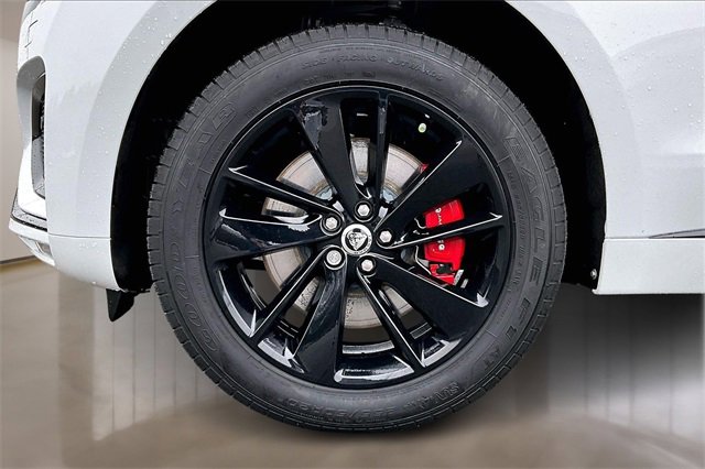 Used 2025 Jaguar F-PACE R-Dynamic S image 32