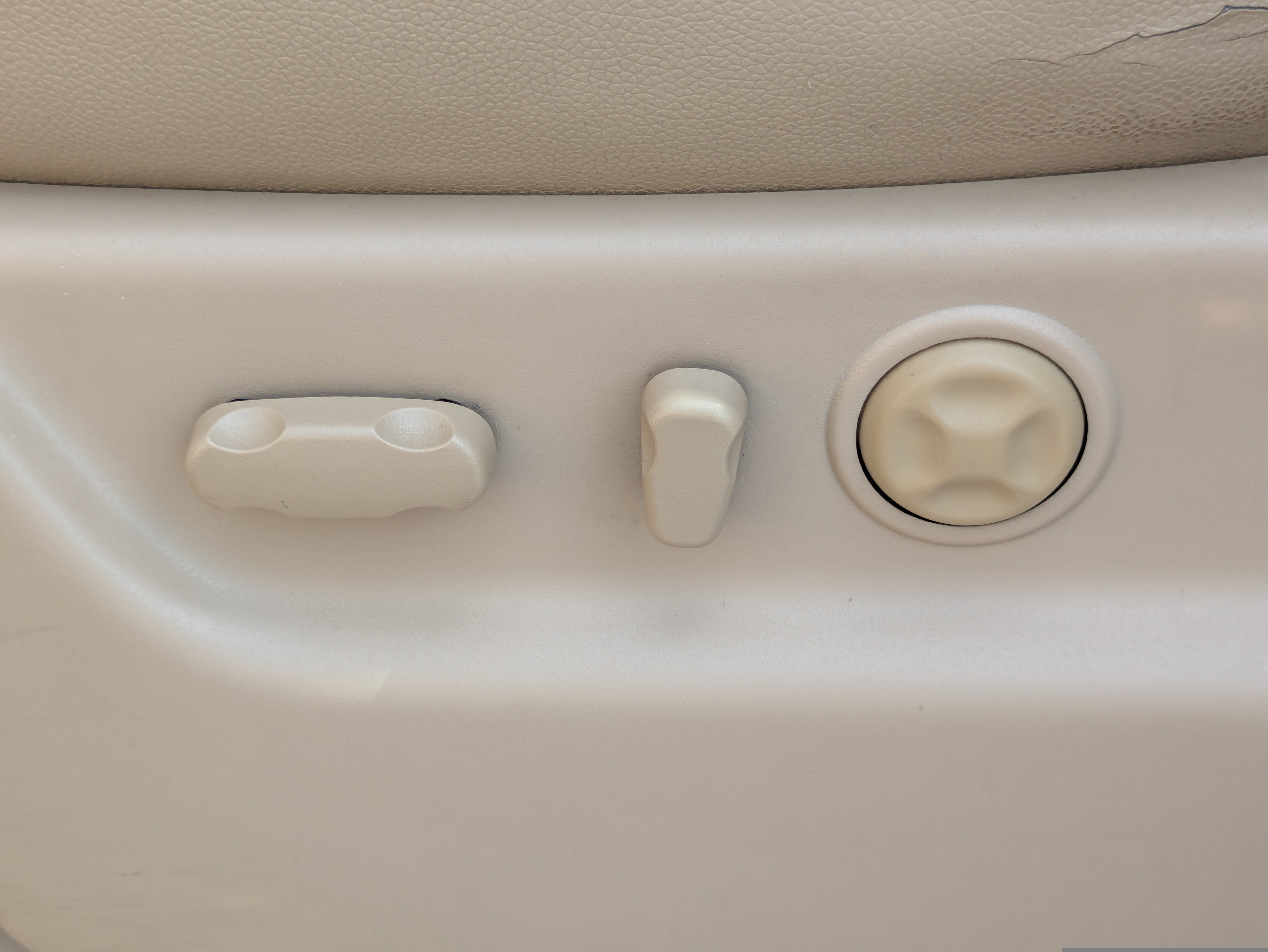 Used 2013 Chevrolet Avalanche LTZ image 10