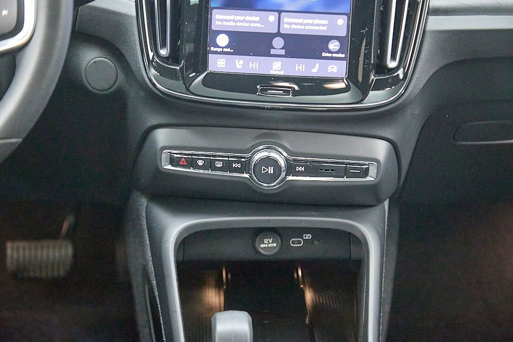 Certified 2023 Volvo XC40 Recharge Ultimate image 28