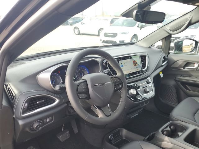 New 2026 Chrysler Pacifica Select w/ S Appearance Package FWD image 12
