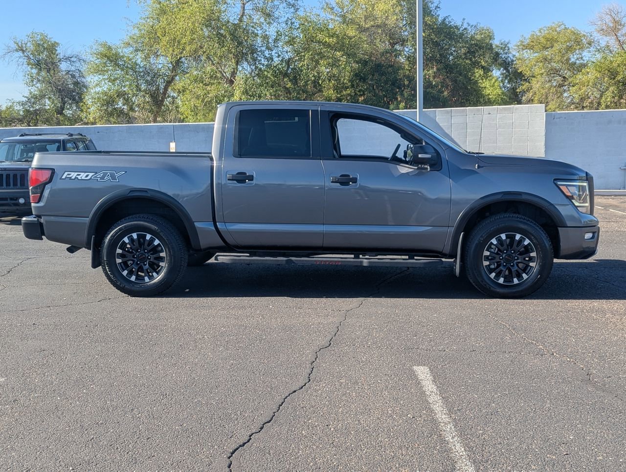 Used 2021 Nissan Titan PRO-4X w/ Pro-4x Convenience Package AWD/4WD image 8