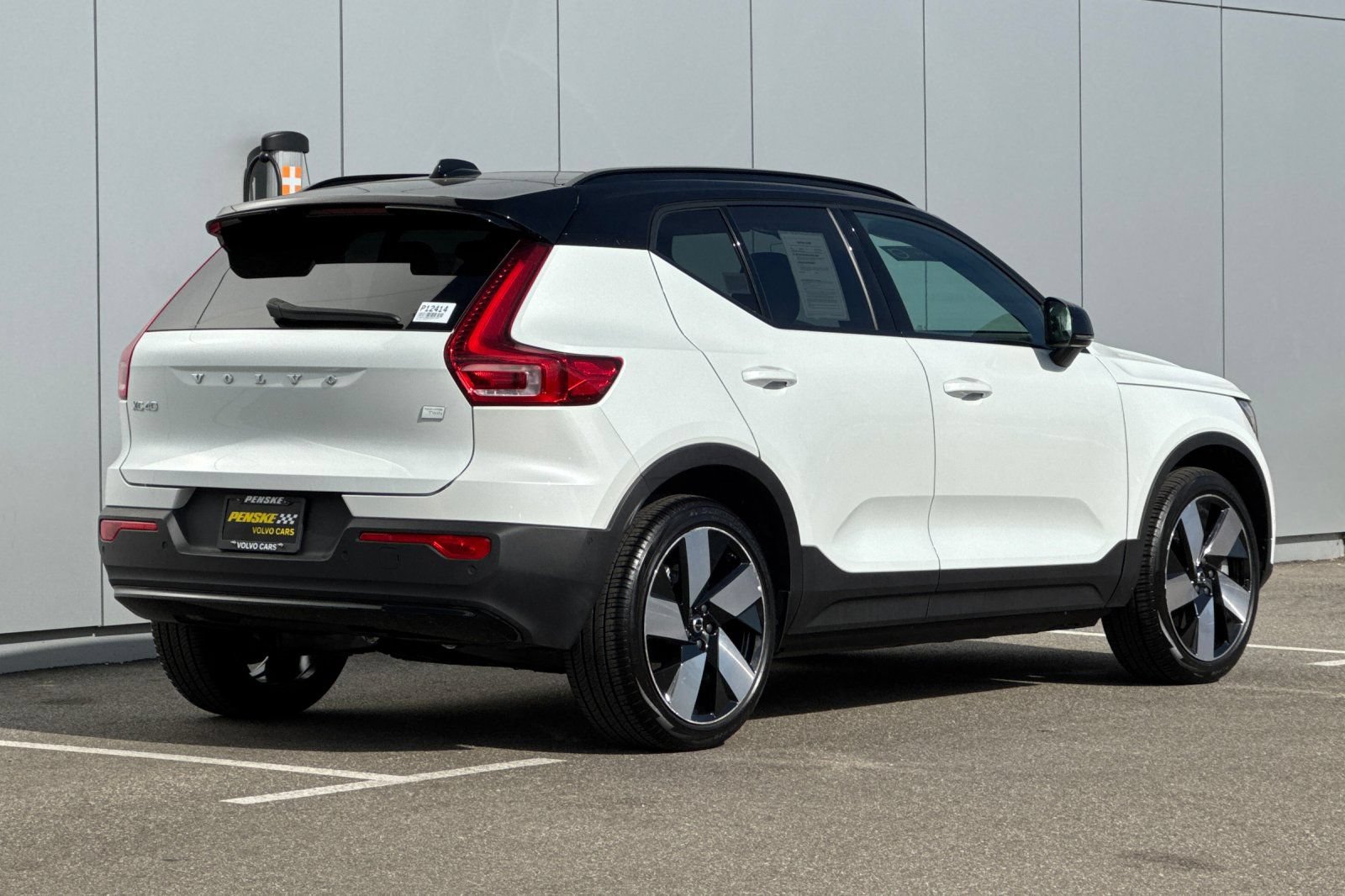 Used 2023 Volvo XC40 Recharge Ultimate w/ Protection Package Premier AWD/4WD image 5