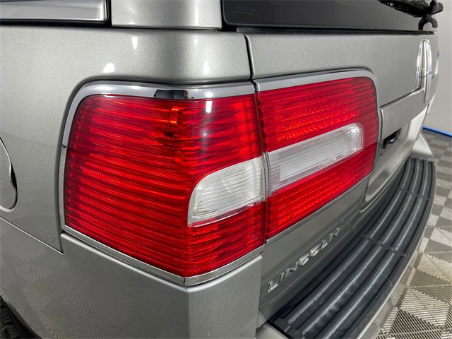 Used 2008 Lincoln Navigator 4WD image 18
