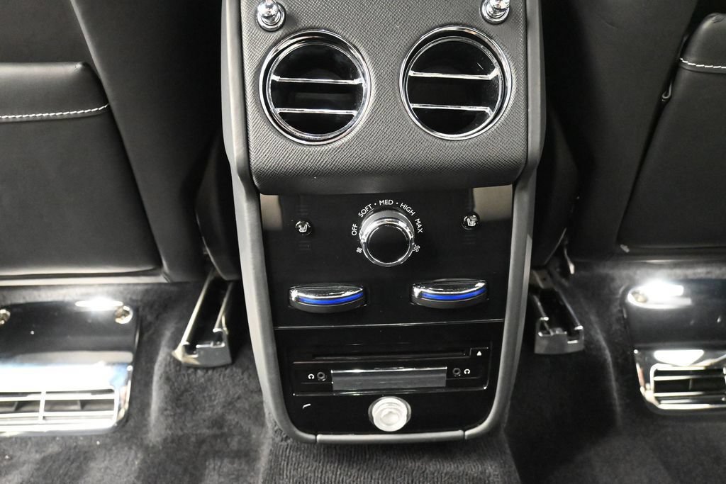 Used 2021 Rolls-Royce Cullinan Black Badge AWD/4WD image 26
