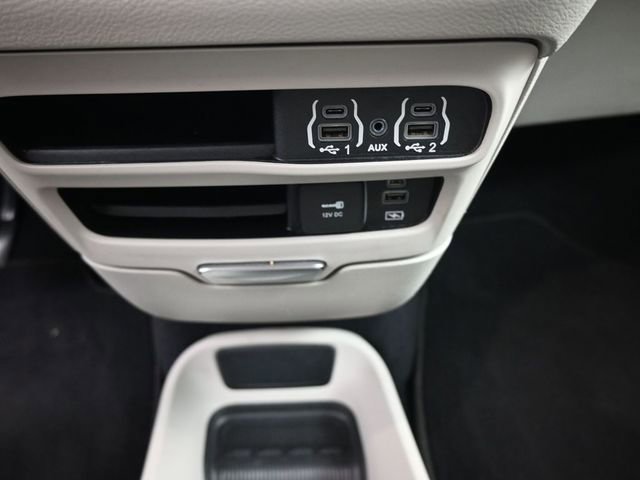 Used 2022 Chrysler Pacifica Touring-L image 3
