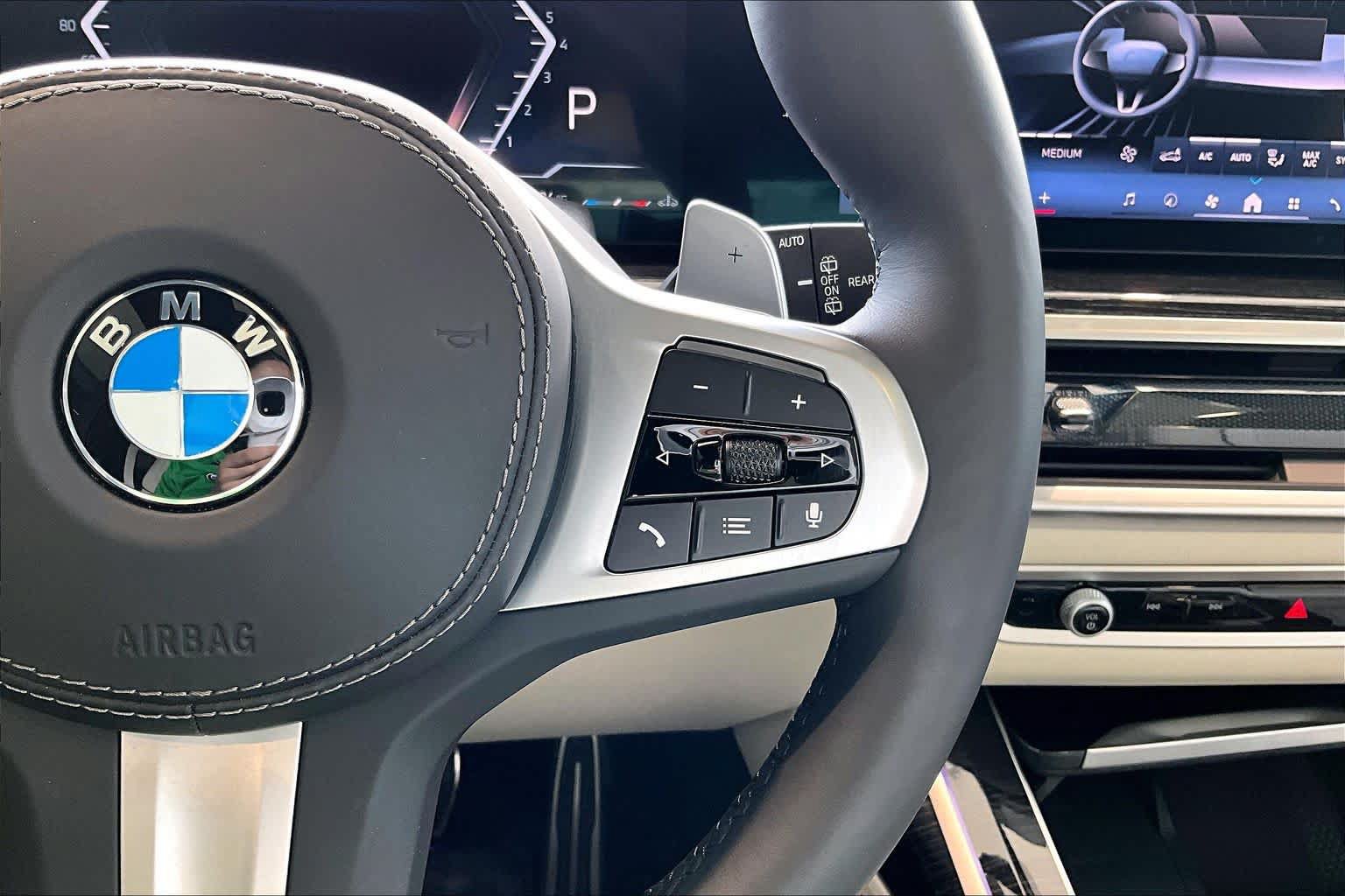 Used 2025 BMW X7 xDrive40i w/ M Sport Package AWD/4WD image 17
