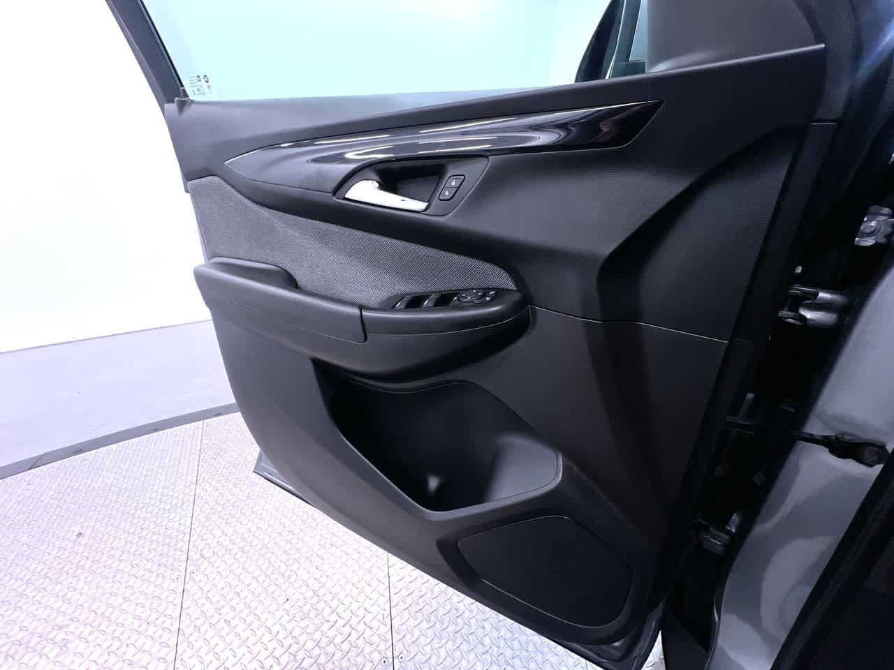 Used 2025 Chevrolet TrailBlazer LT FWD image 30