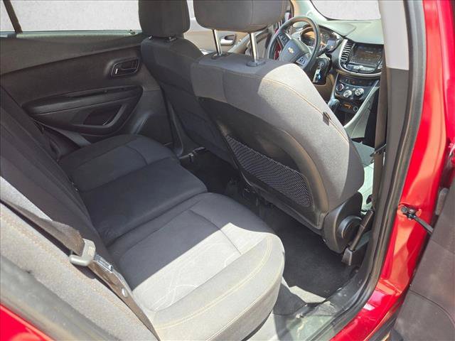 Used 2019 Chevrolet Trax LT w/ LPO, Cargo Package FWD image 19