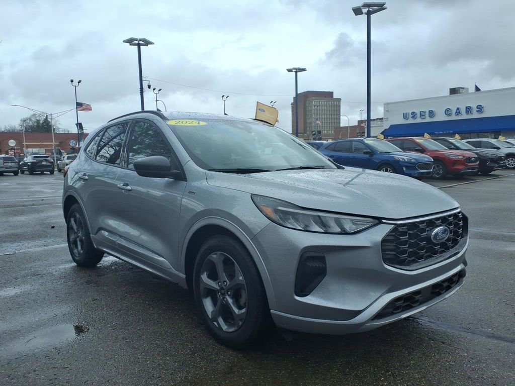 Certified 2024 Ford Escape ST-Line w/ Tech Pack #1 FWD image 3