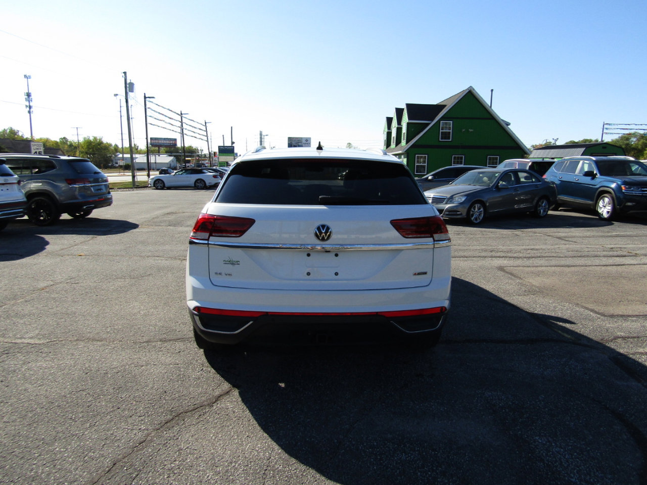 Used 2021 Volkswagen Atlas Cross Sport SE w/ Panoramic Sunroof Package image 6