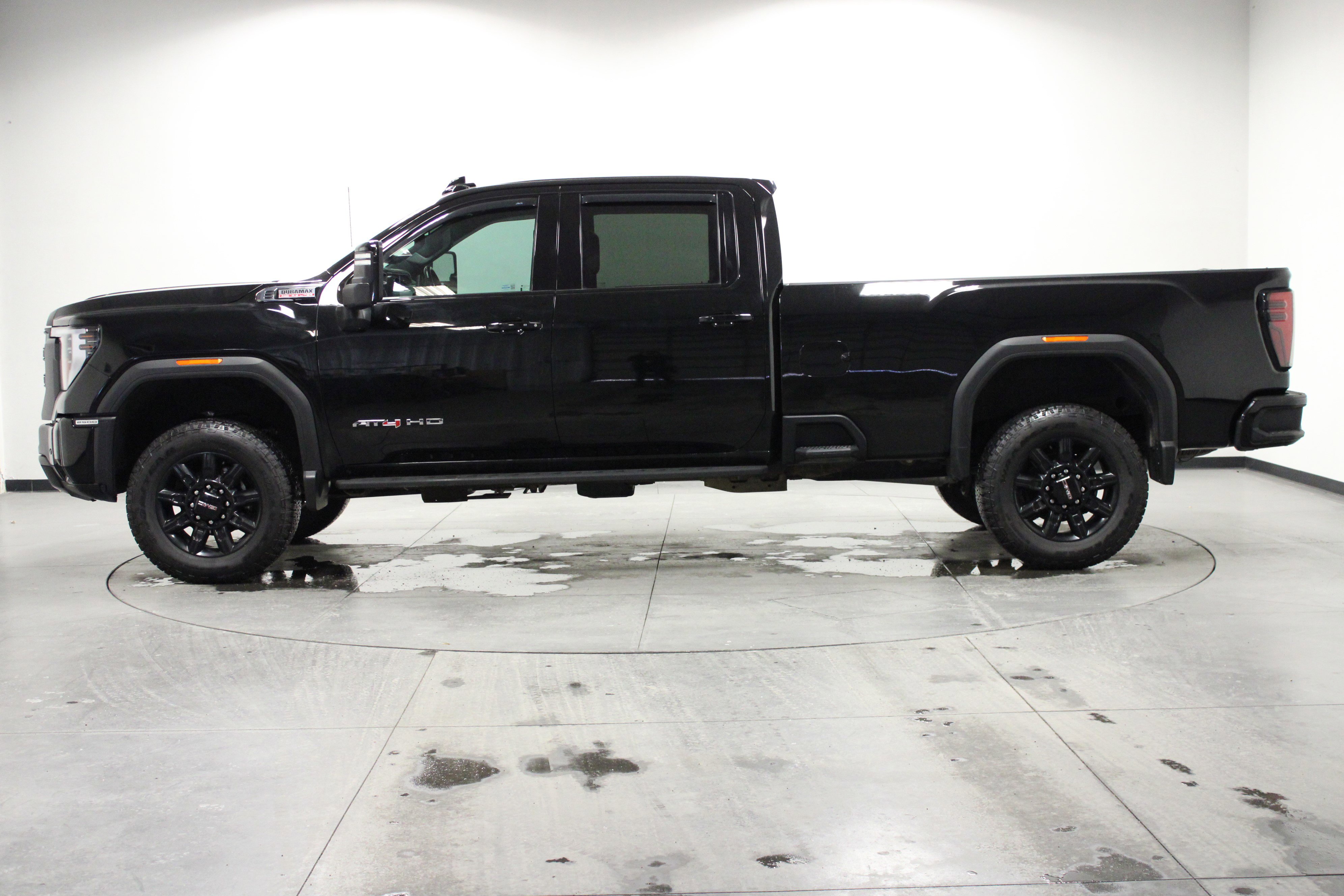 Used 2024 GMC Sierra 2500 AT4 AWD/4WD image 7