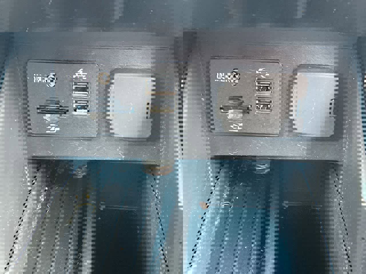 Used 2014 Ford Explorer XLT w/ Equipment Group 202A image 25