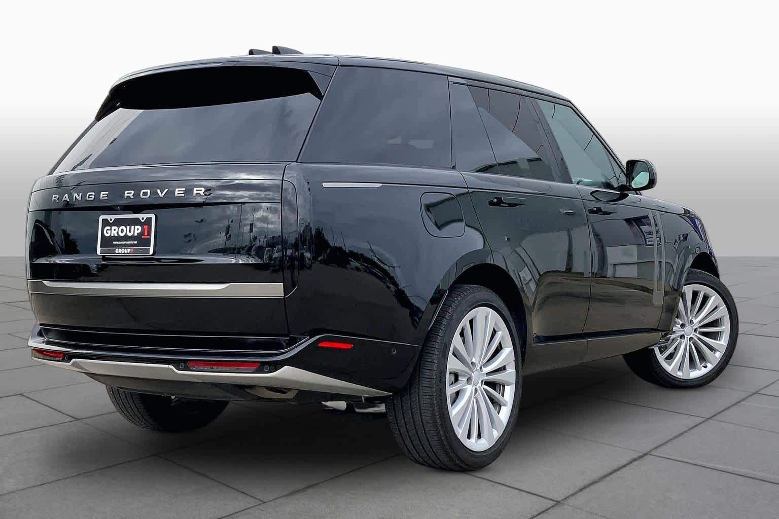 Used 2025 Land Rover Range Rover SE AWD/4WD image 13