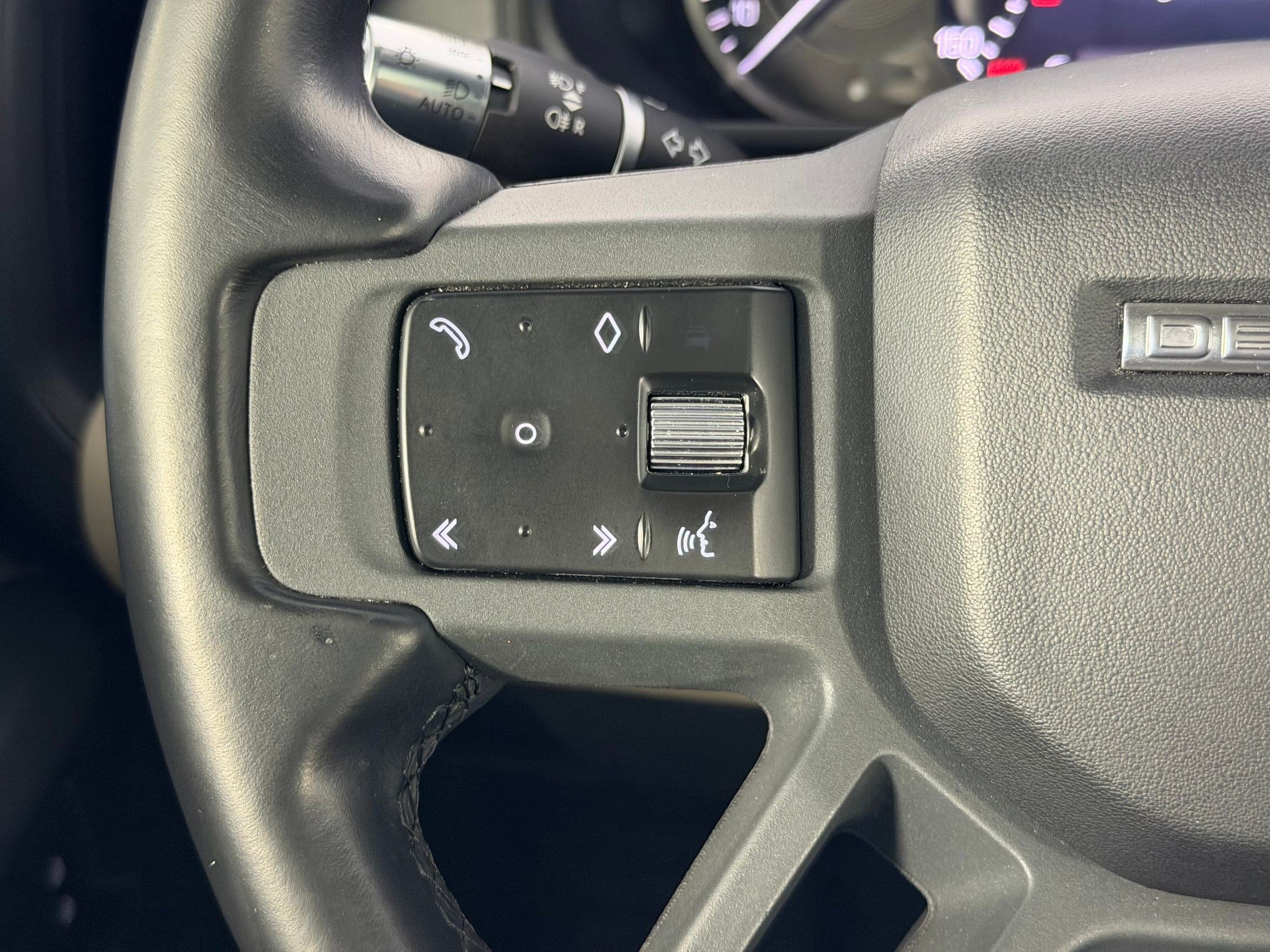 Used 2022 Land Rover Defender 110 X-Dynamic SE image 32