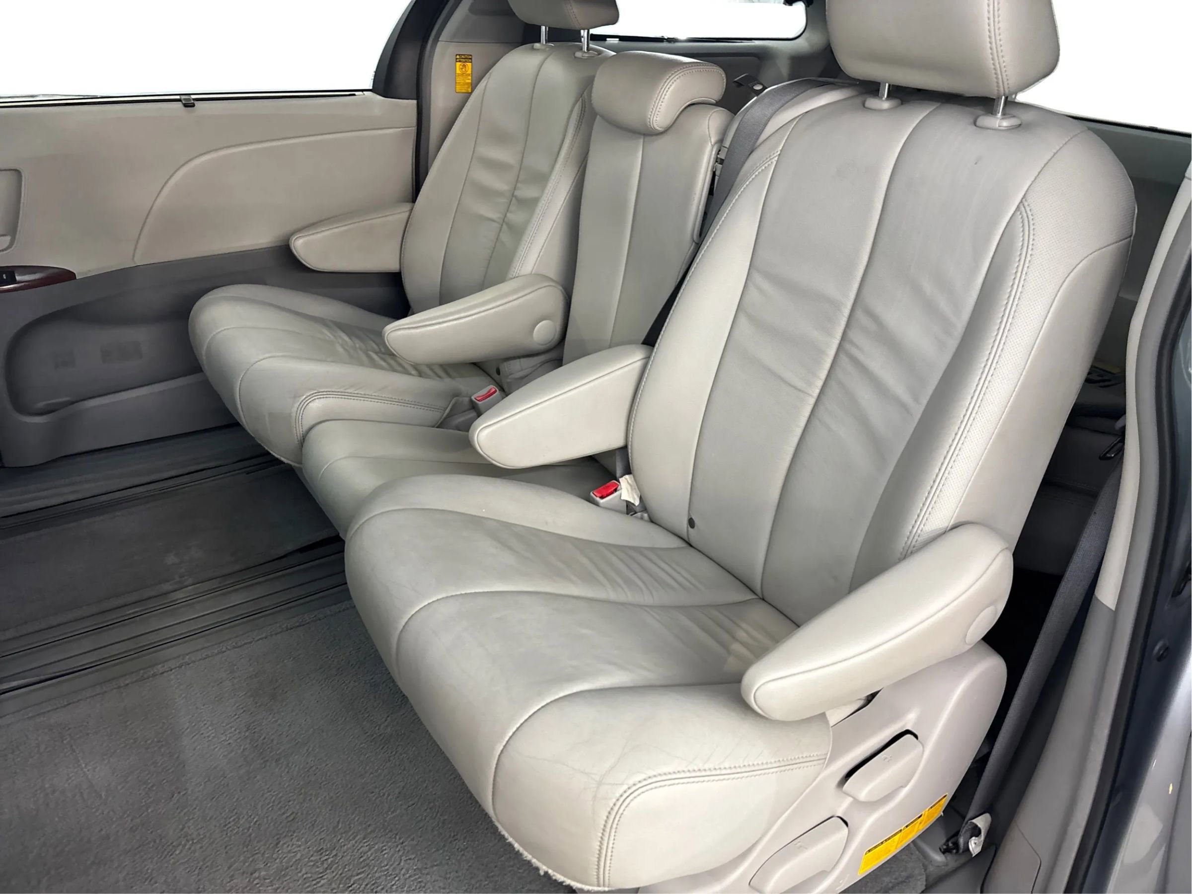 Used 2014 Toyota Sienna XLE image 14