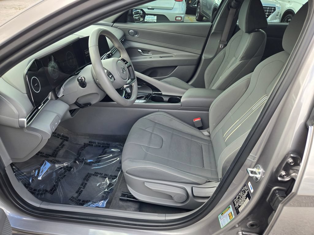 Used 2023 Hyundai Elantra SEL w/ Convenience Package FWD image 28