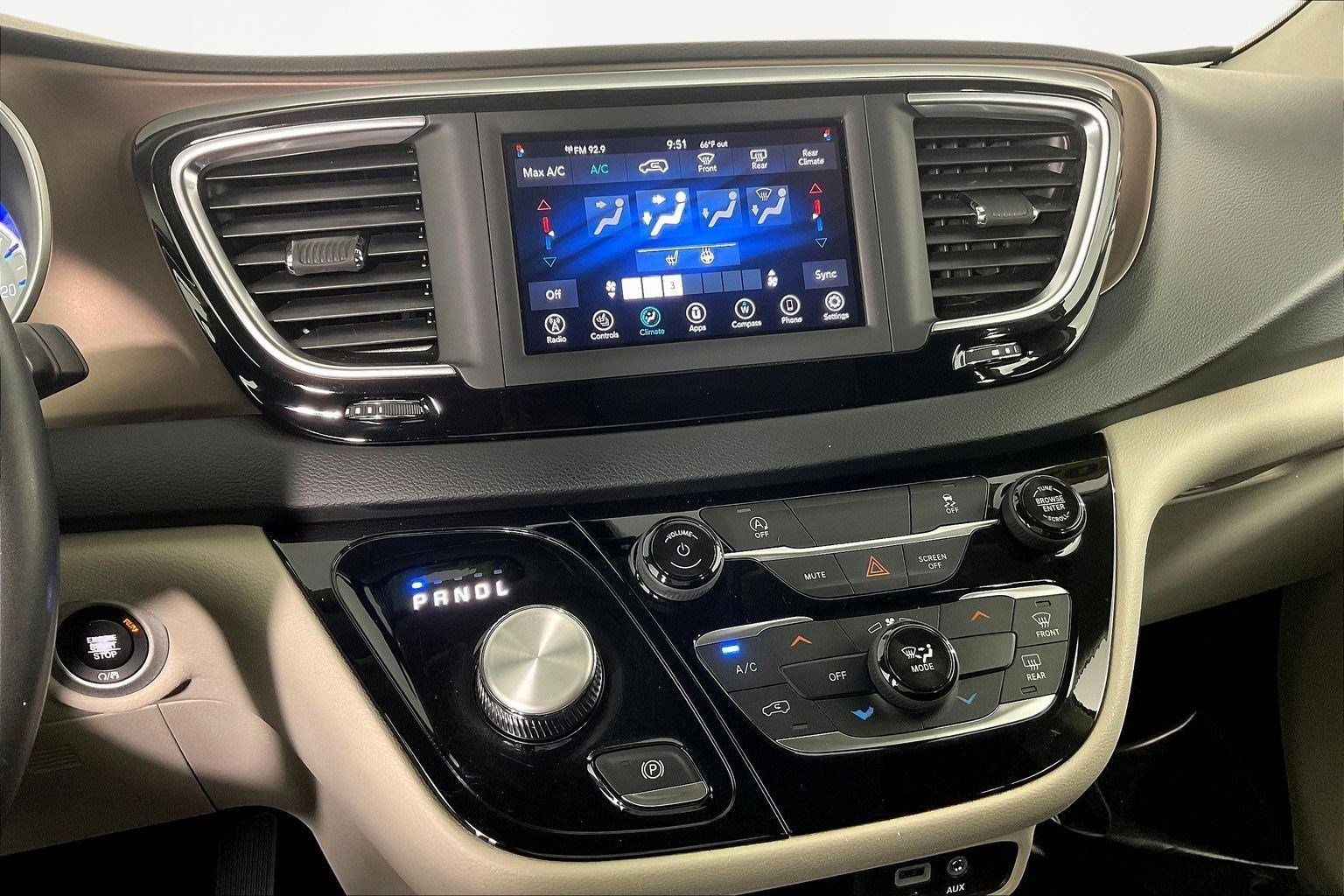 Used 2020 Chrysler Voyager LX w/ Cold Weather Group image 9