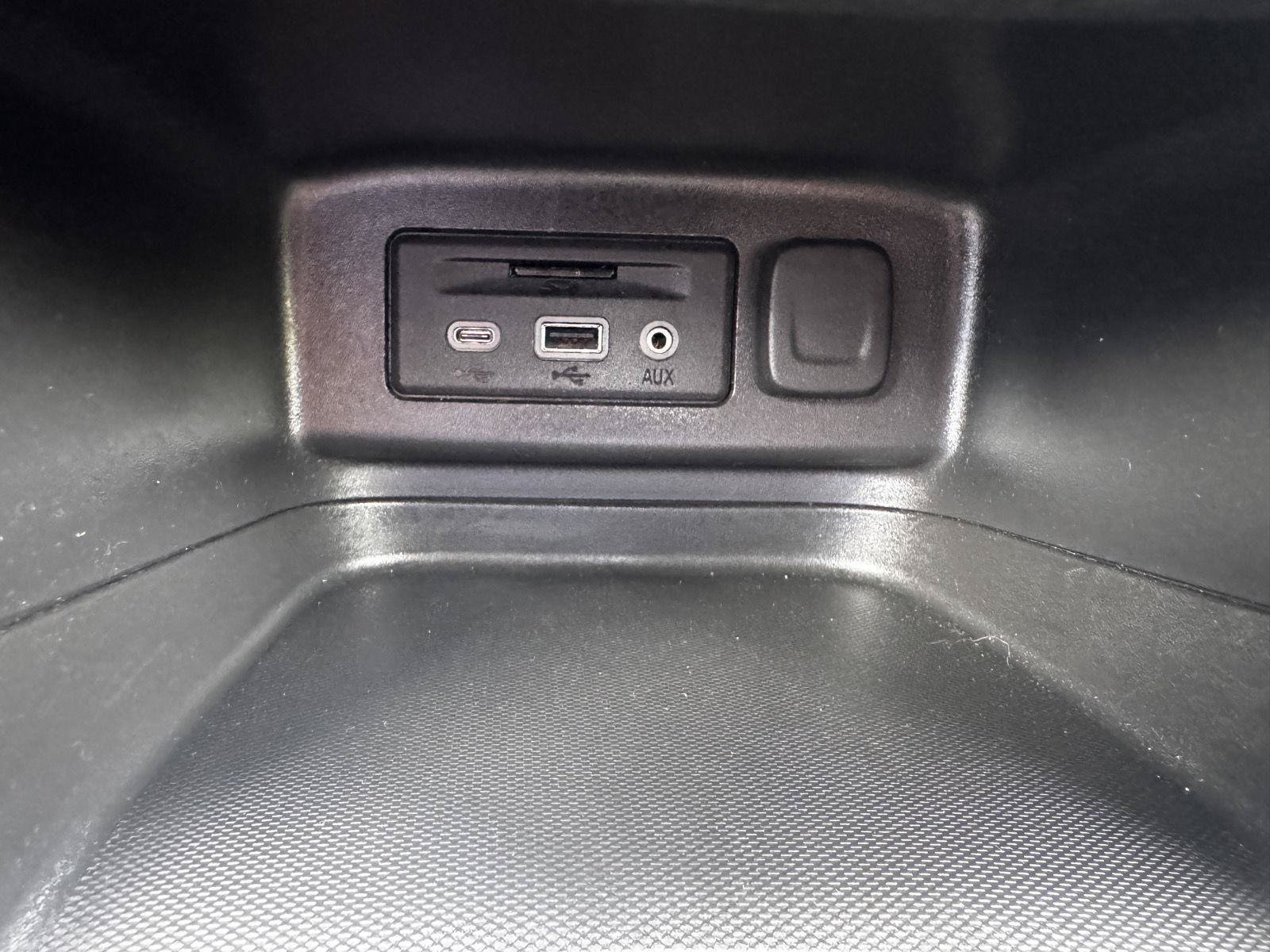 Certified 2019 Chevrolet Equinox LT w/ Sun & Navigation Package AWD/4WD image 31