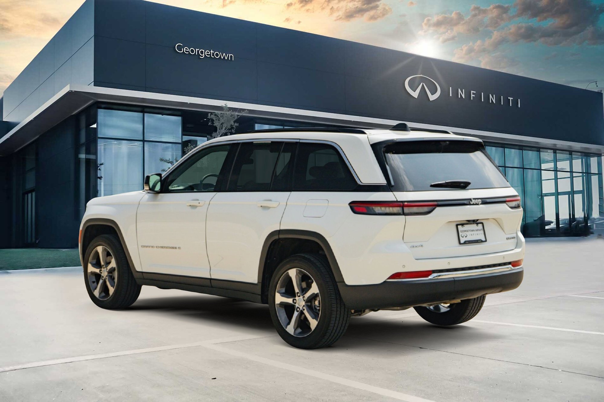 Used 2025 Jeep Grand Cherokee Limited w/ Luxury Tech Group II AWD/4WD image 5