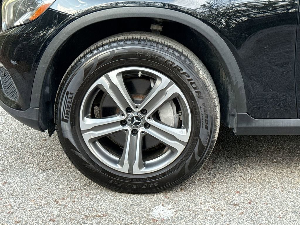 Used 2019 Mercedes-Benz GLC 300 4MATIC image 19