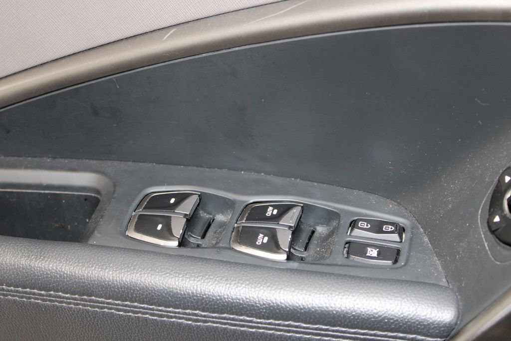 Used 2017 Hyundai Santa Fe Limited image 21