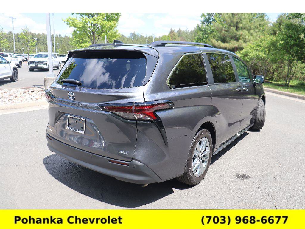 Used 2025 Toyota Sienna XLE w/ XLE Plus Package AWD/4WD image 7