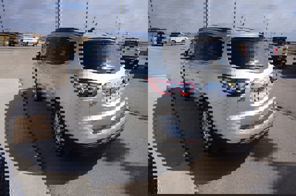 Used 2016 Chevrolet Traverse LT w/ Style and Technology Package image 6