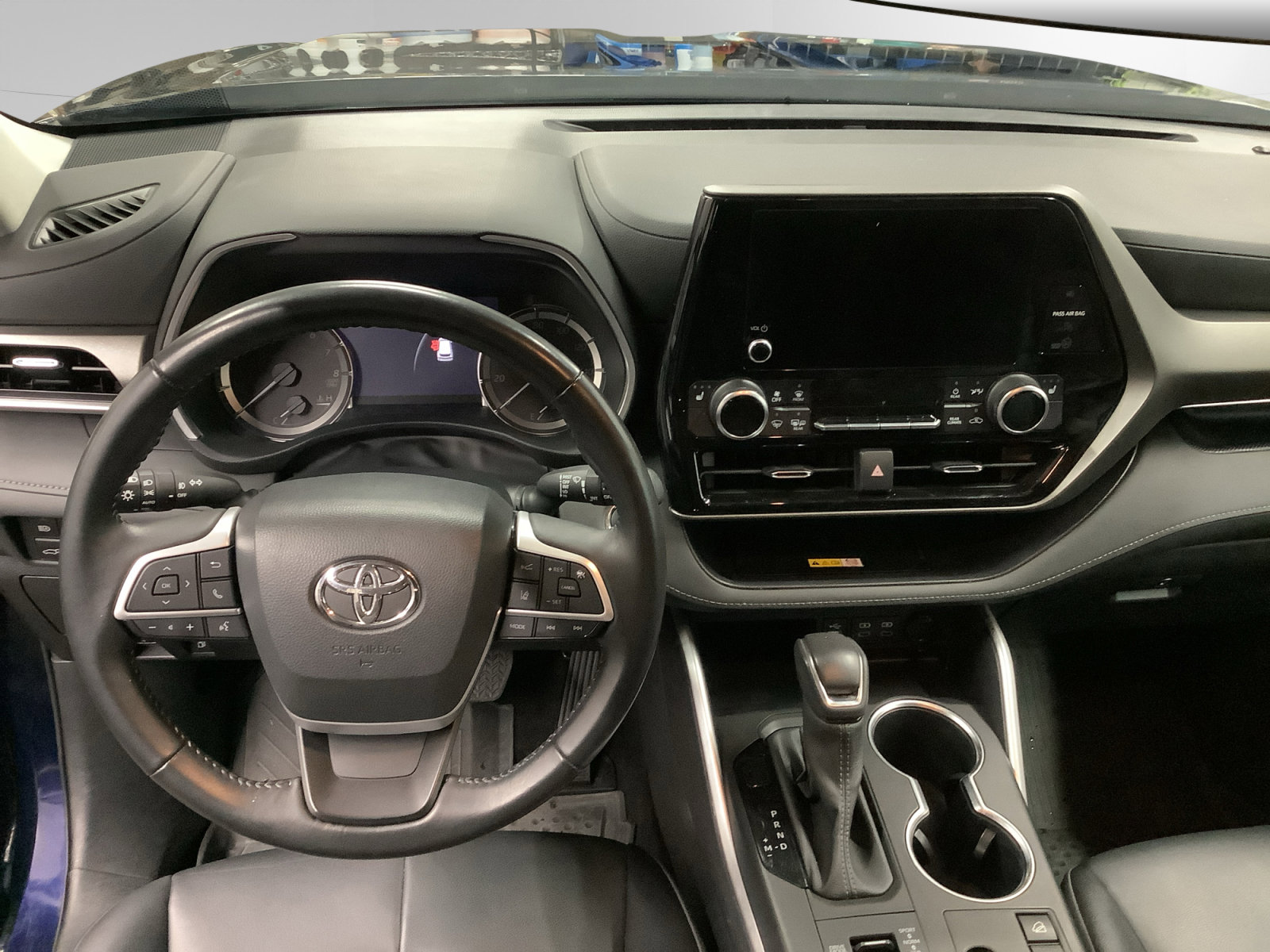 Used 2023 Toyota Highlander XLE image 10