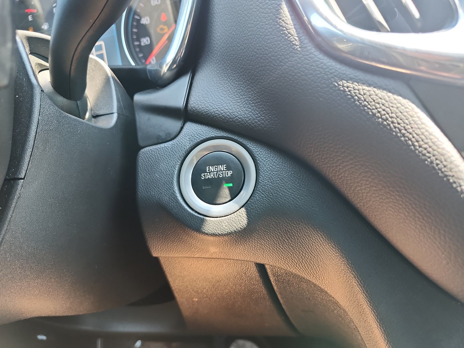 Used 2023 Chevrolet Equinox LT FWD image 17
