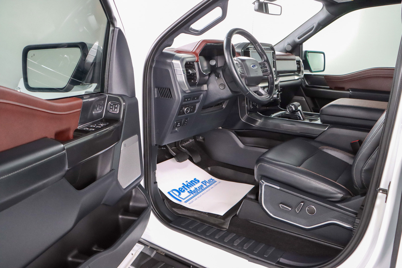 Used 2022 Ford F150 Lariat w/ Equipment Group 502A High image 4