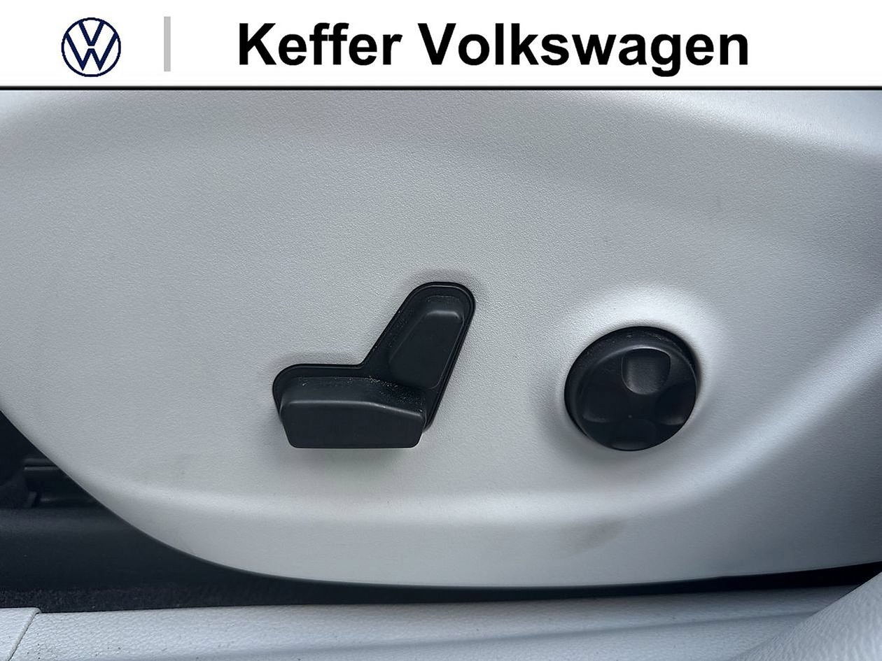 Used 2019 Jeep Cherokee Limited FWD image 13