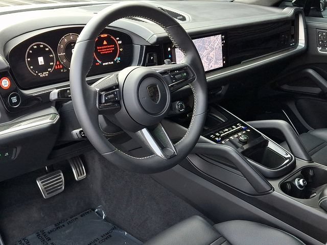 Certified 2025 Porsche Cayenne Turbo AWD/4WD image 4