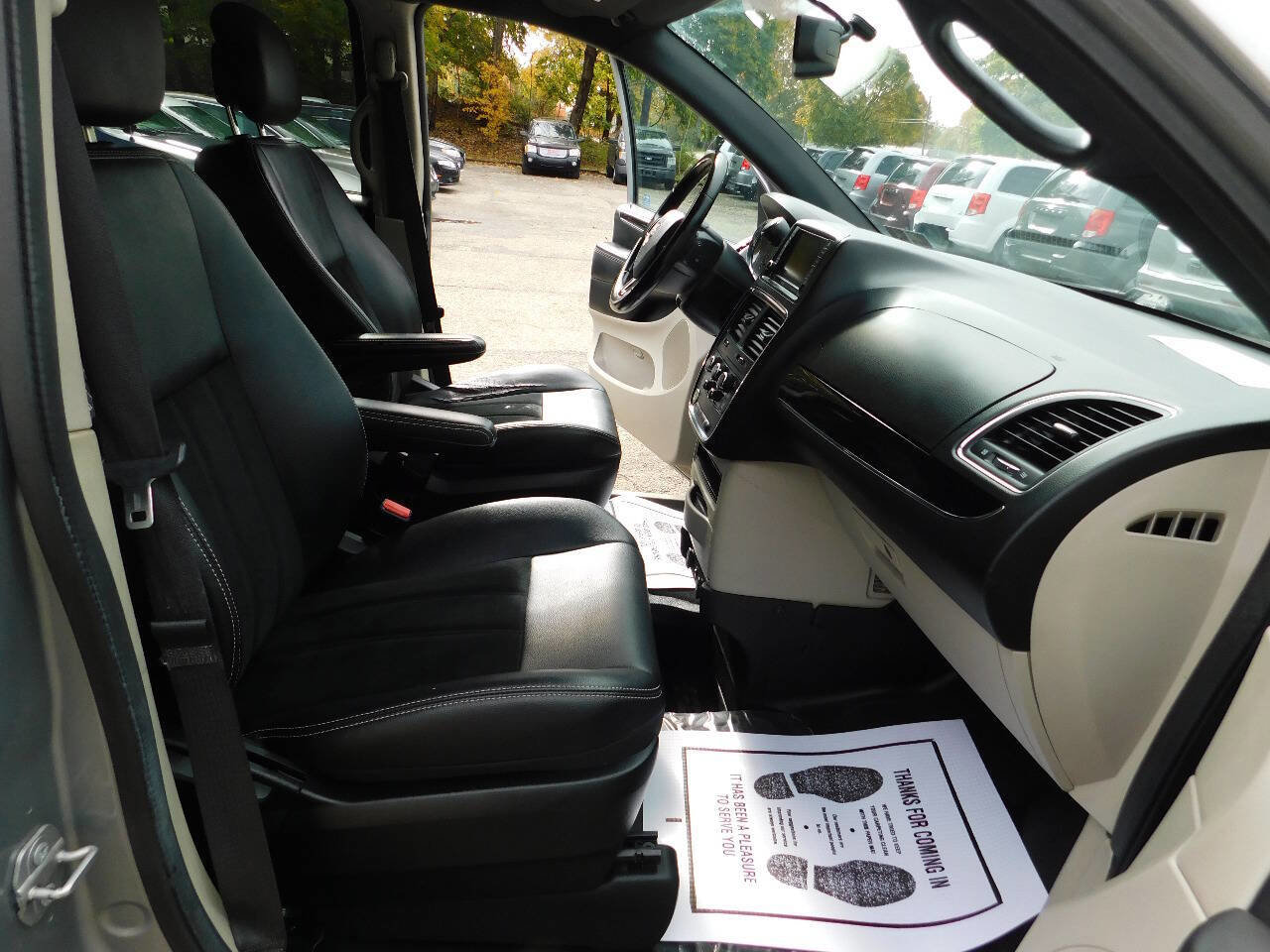 Used 2017 Dodge Grand Caravan SXT image 32