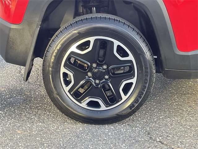 Used 2016 Jeep Renegade Trailhawk w/ Safety & Security Group image 8