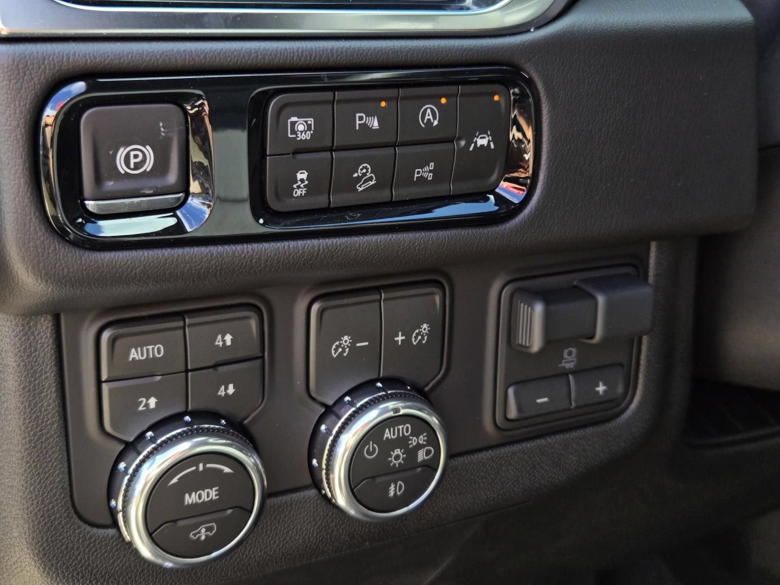 New 2026 GMC Yukon Denali w/ Denali Reserve Package AWD/4WD image 10