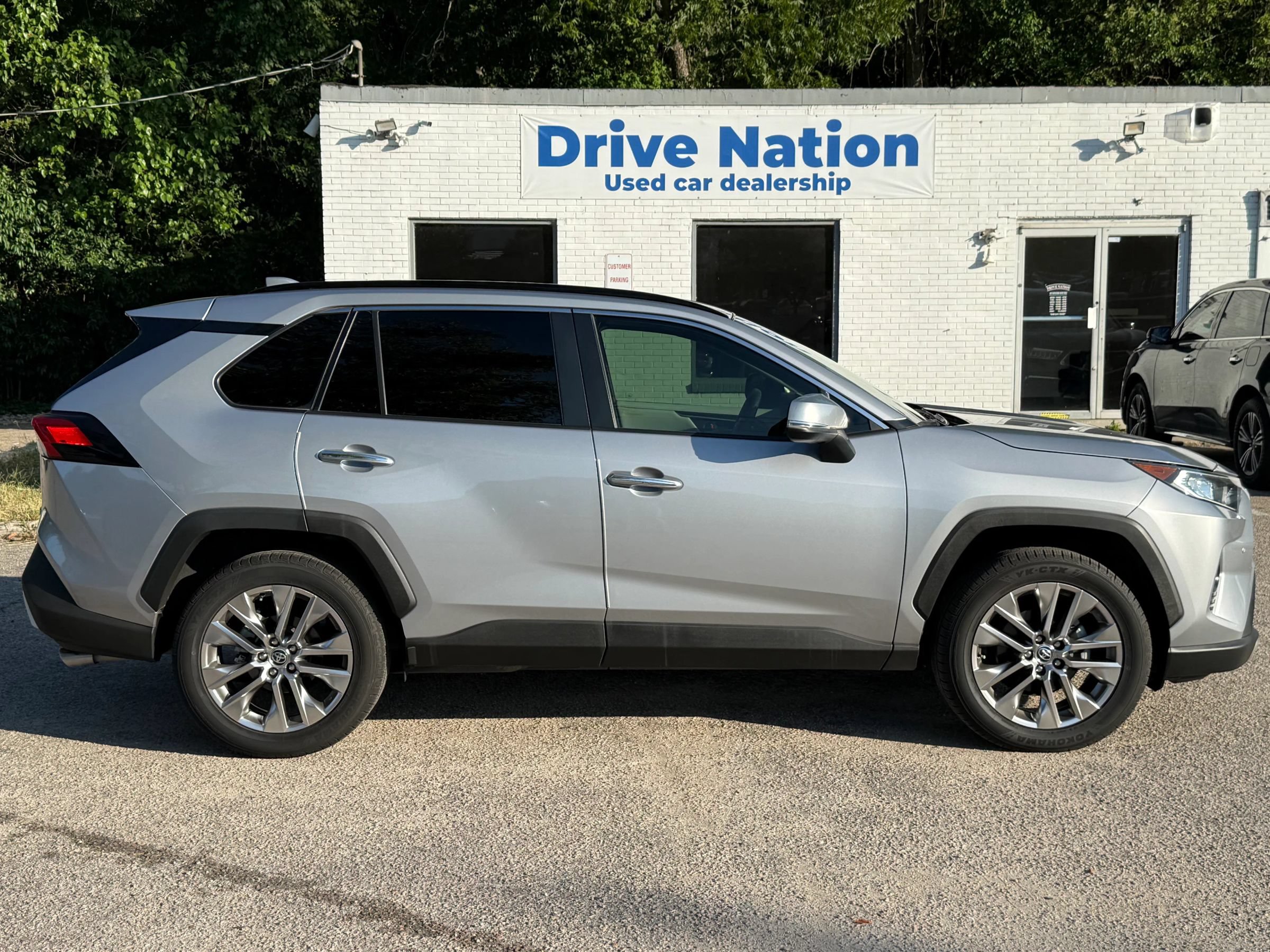 Used 2021 Toyota RAV4 Limited FWD image 4