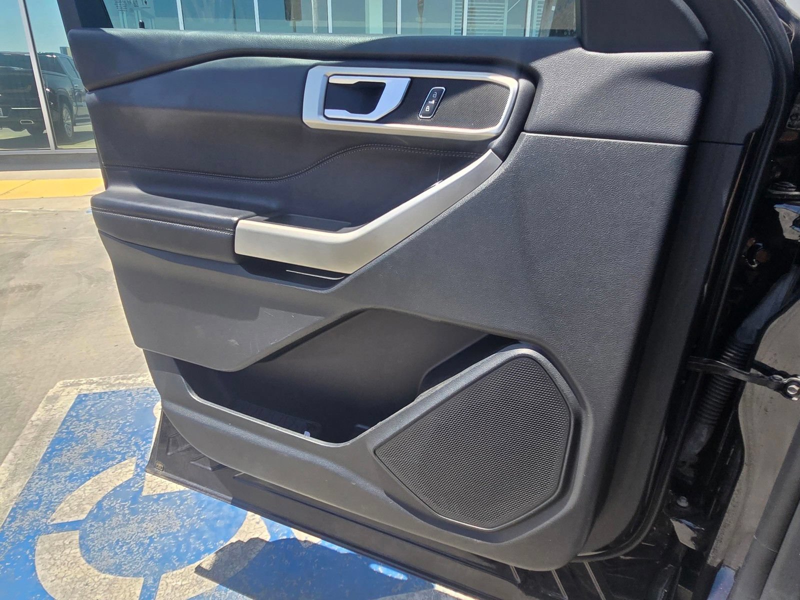 Used 2023 Ford Explorer XLT w/ Equipment Group 202A RWD image 18