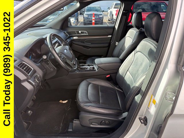 Used 2019 Ford Explorer Limited w/ Class III Trailer Tow Package AWD/4WD image 2