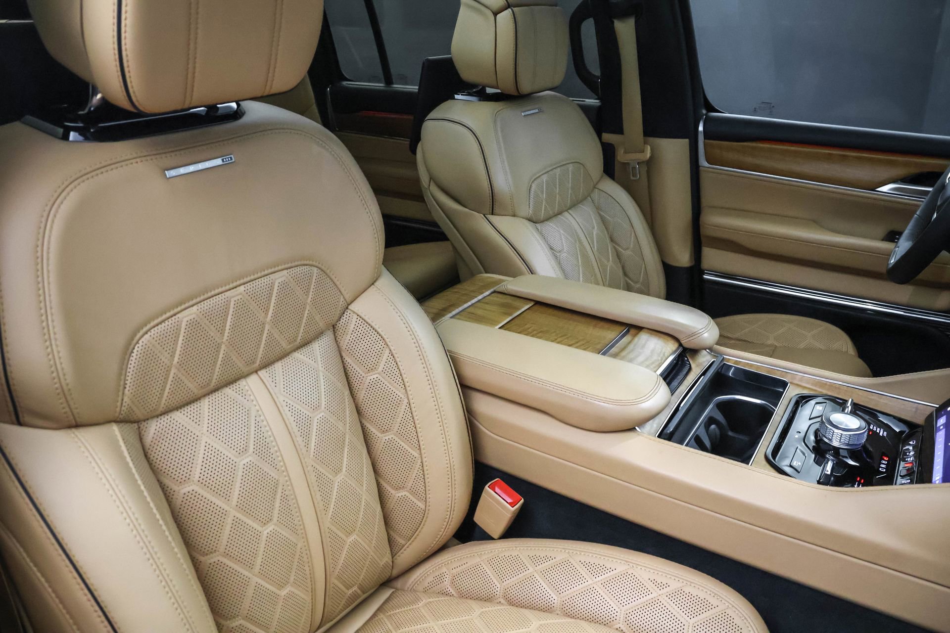 Used 2024 Jeep Grand Wagoneer Series III w/ Rear Seat Video Group 1 AWD/4WD image 37