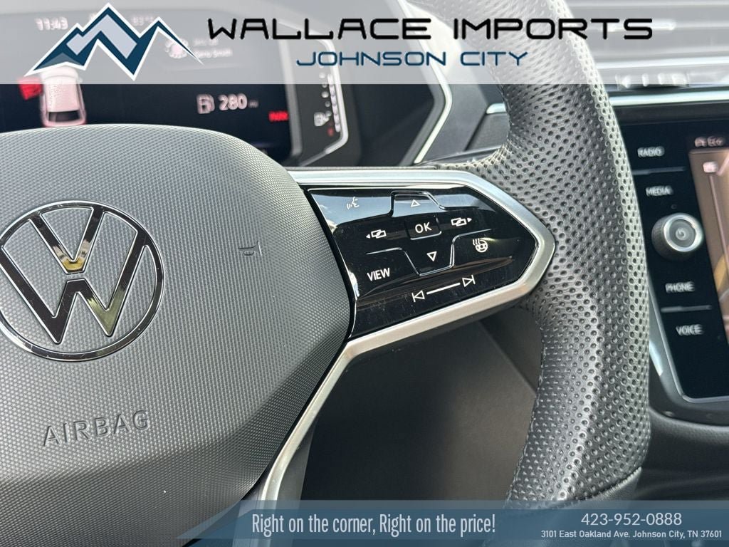 Certified 2024 Volkswagen Tiguan SEL R-Line AWD/4WD image 33