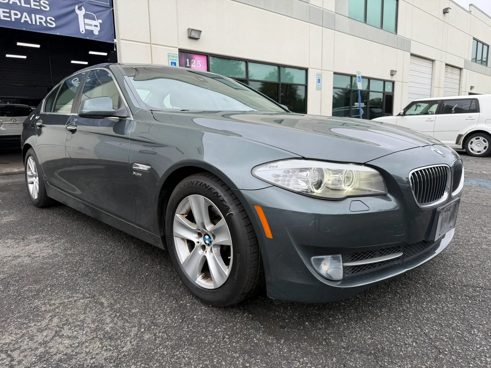 Used 2012 BMW 528i xDrive Sedan AWD/4WD image 2