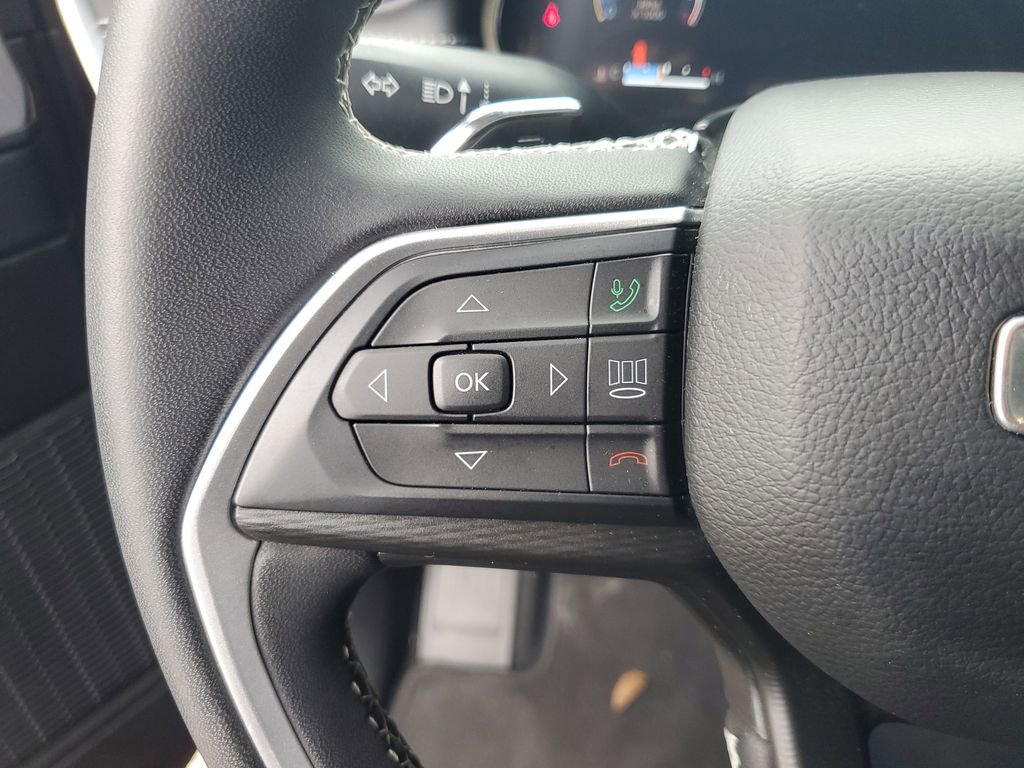 Used 2023 Jeep Grand Cherokee Laredo image 25