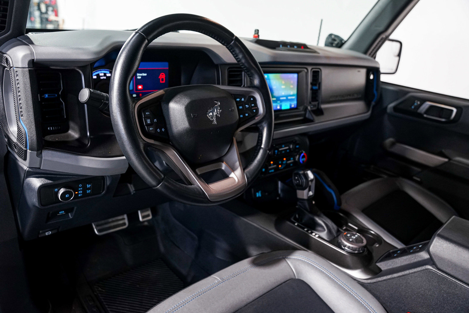 Used 2022 Ford Bronco Black Diamond image 9