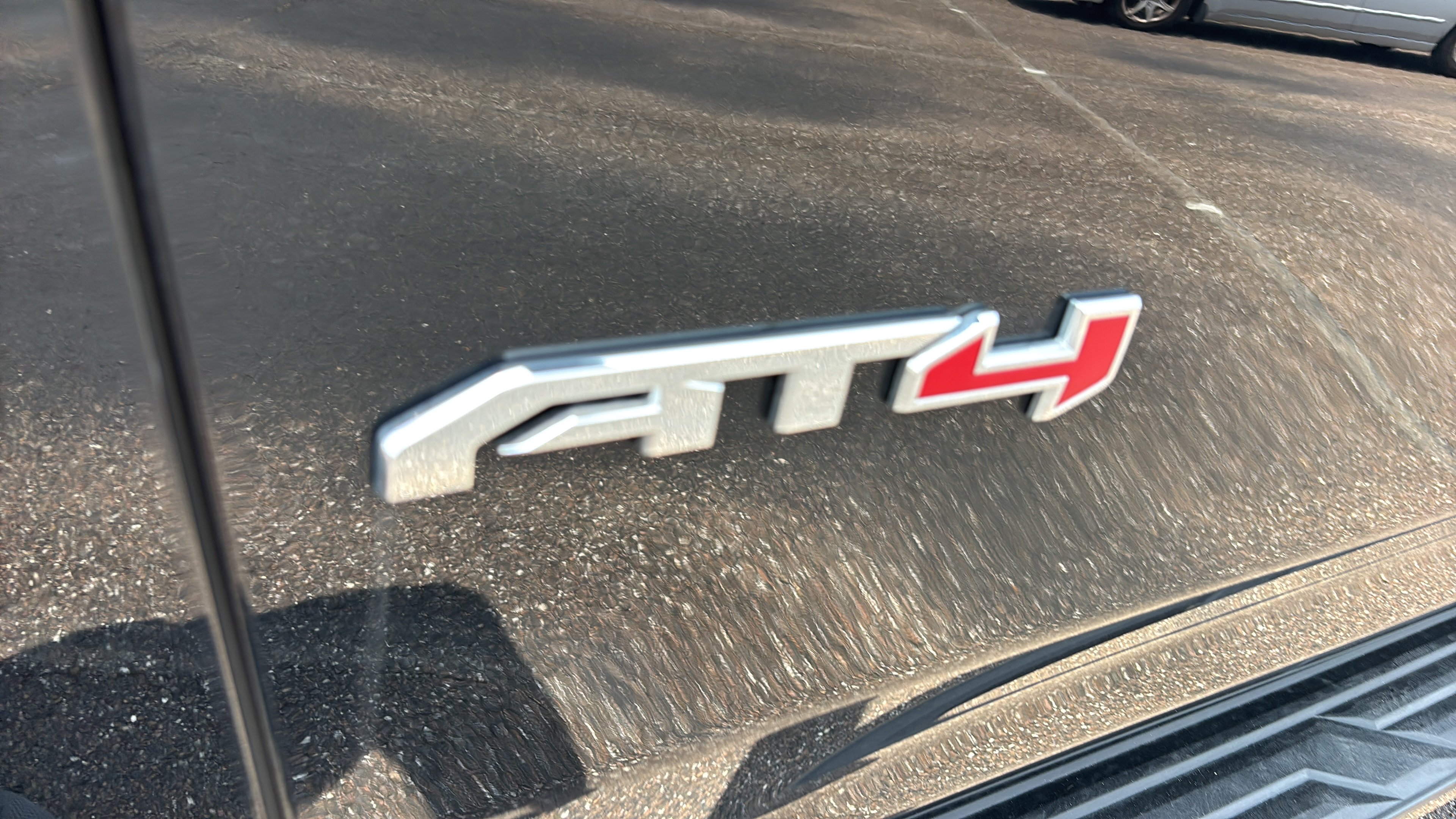 Used 2025 GMC Yukon XL AT4 AWD/4WD image 36