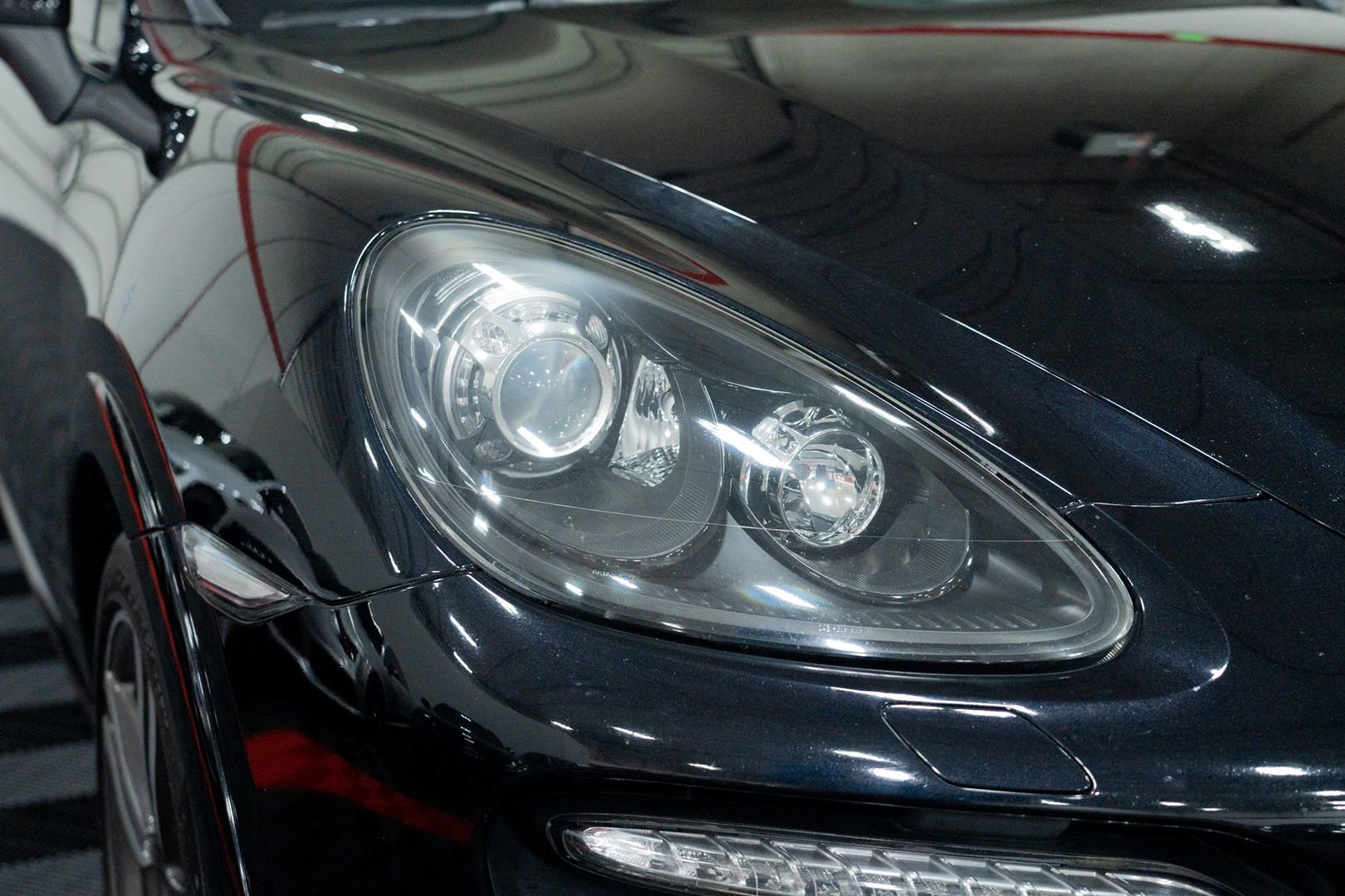 Used 2014 Porsche Cayenne GTS AWD/4WD image 13