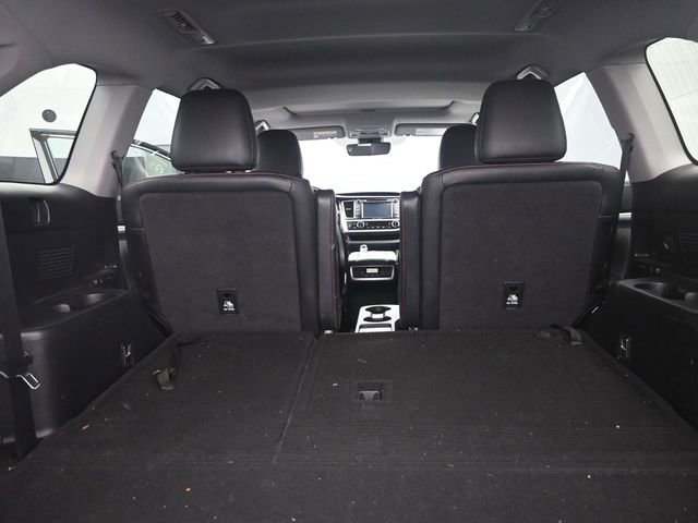 Used 2019 Toyota Highlander SE image 18