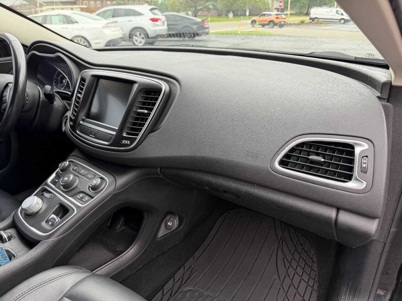 Used 2016 Chrysler 200 Limited FWD image 12